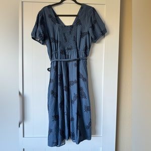 Gap maternity pineapple blue lines dress